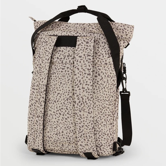 Volcom Animal Print Backpack NWT - Picture 2 of 4